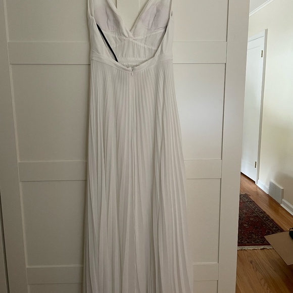 Gown - Picture 8 of 9